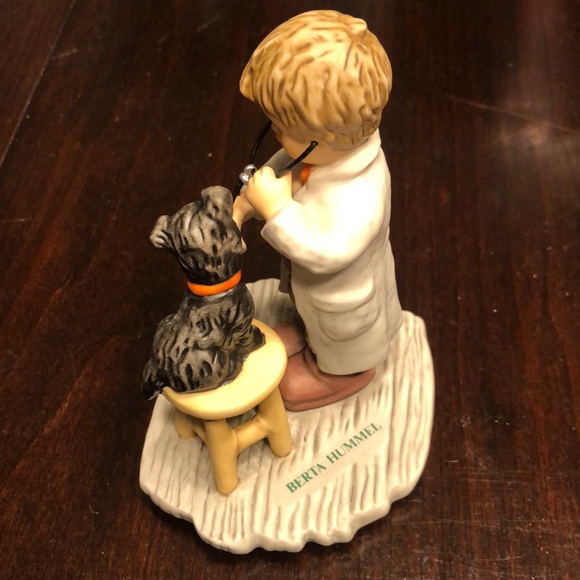 Hummel Figurine “The Doctor is in” - Picture 4 of 11